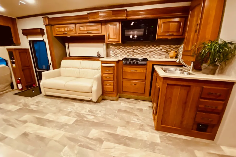 C17 JAYCO SENECA SUPER C DIESEL SLEEPS 10 LUXURY 3 SLIDEOUT ROOMS WIFI WOW!