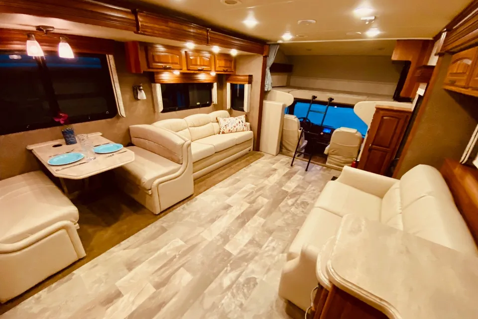 C17 JAYCO SENECA SUPER C DIESEL SLEEPS 10 LUXURY 3 SLIDEOUT ROOMS WIFI WOW!