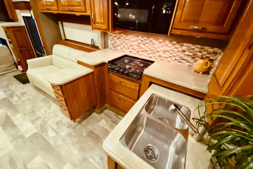 C17 JAYCO SENECA SUPER C DIESEL SLEEPS 10 LUXURY 3 SLIDEOUT ROOMS WIFI WOW!