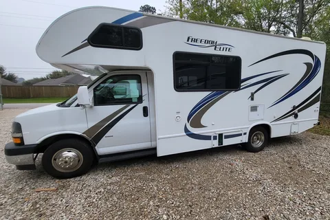RV Trippin - "Penny" - Thor Freedom Elite