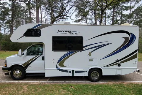 RV Trippin - "Penny" - Thor Freedom Elite