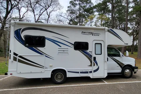 RV Trippin - "Penny" - Thor Freedom Elite