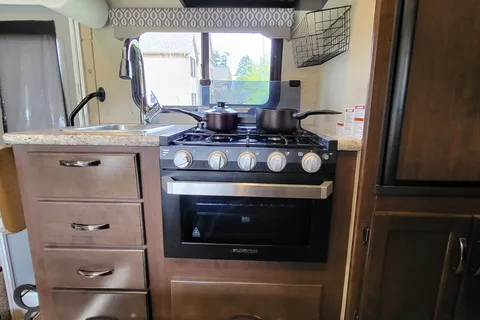 RV Trippin - "Penny" - Thor Freedom Elite