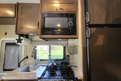 RV Trippin - "Penny" - Thor Freedom Elite
