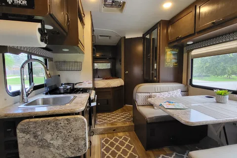 RV Trippin - "Penny" - Thor Freedom Elite