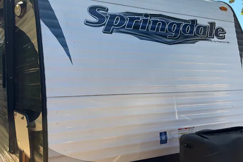 Jessica's 26’ Springdale Travel Trailer with double bunker