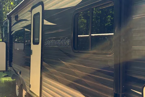 Jessica's 26’ Springdale Travel Trailer with double bunker