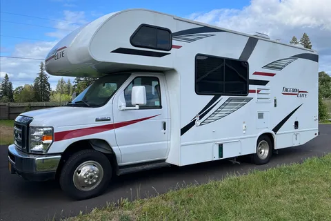 "Bunny," a 2020 Thor Motor Coach Freedom Elite C, SUPER CLEAN!!