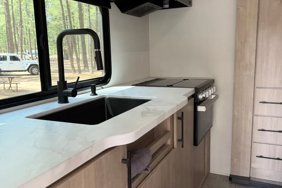 Doug's Grand Design Imagine 23LDE Travel Trailer