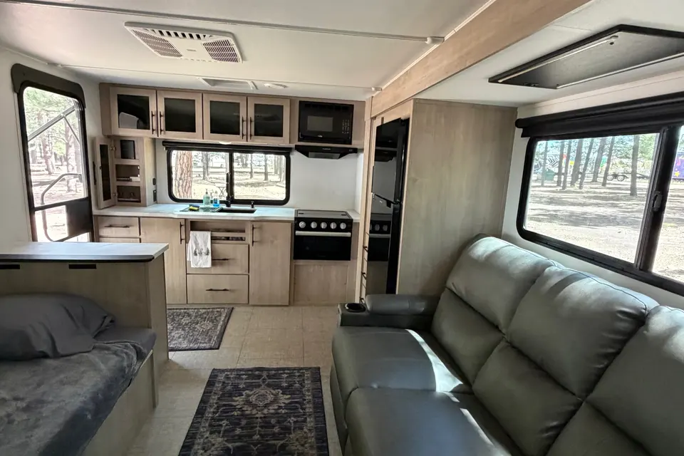 Doug's Grand Design Imagine 23LDE Travel Trailer