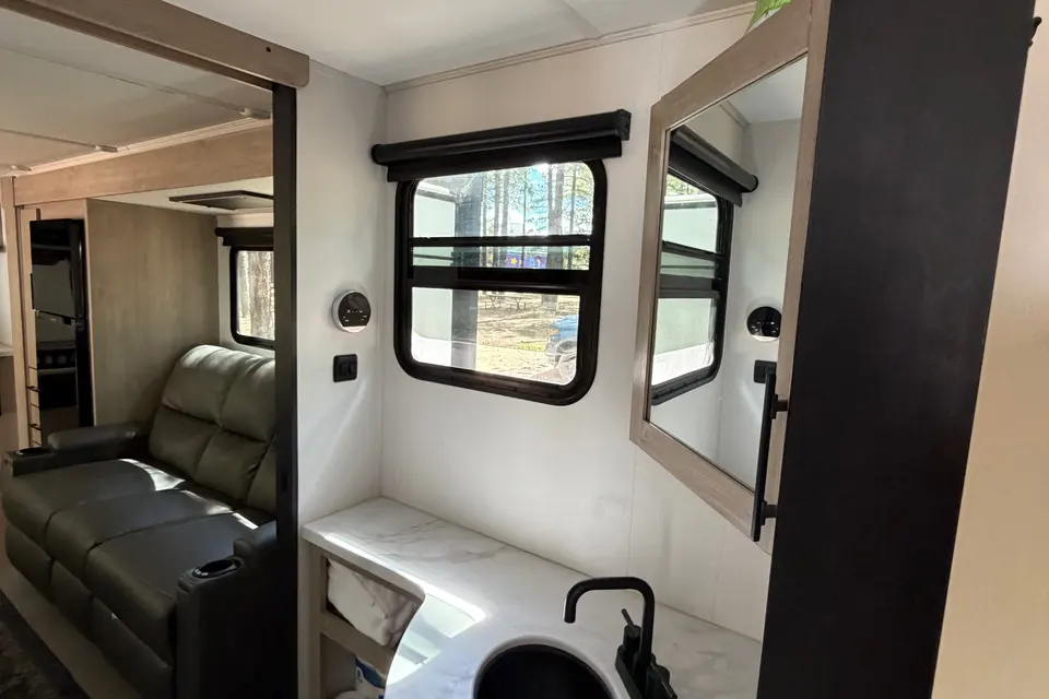 Doug's Grand Design Imagine 23LDE Travel Trailer