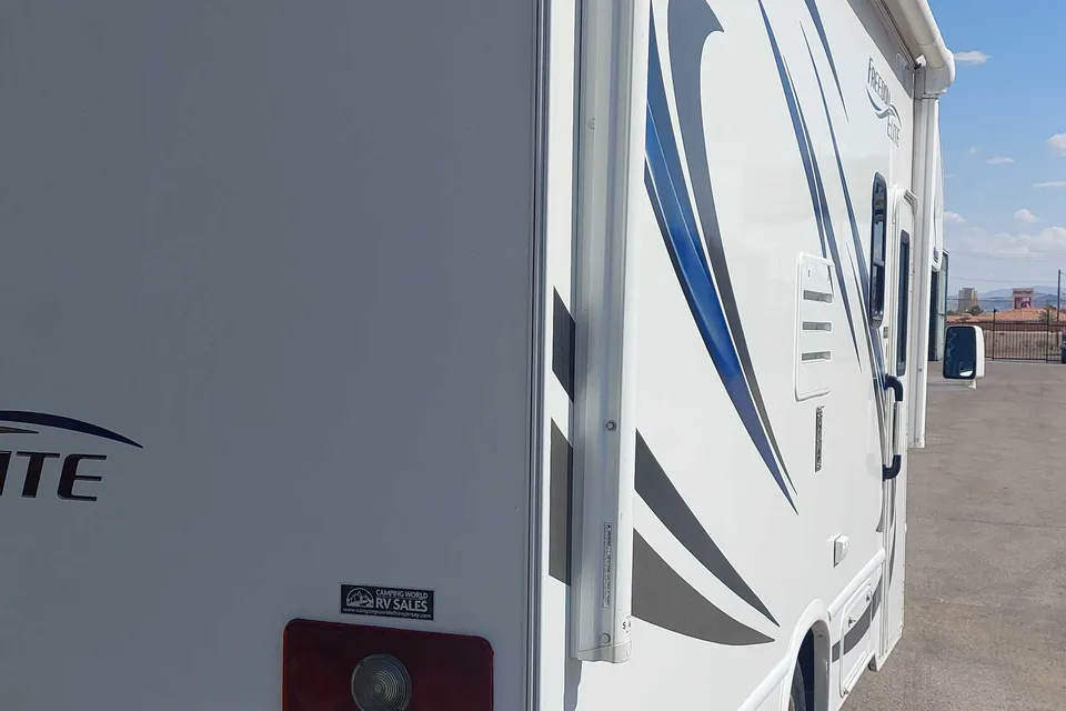 Clinton's Thor Motor Coach 2018 Thor Freedom Elite Class C