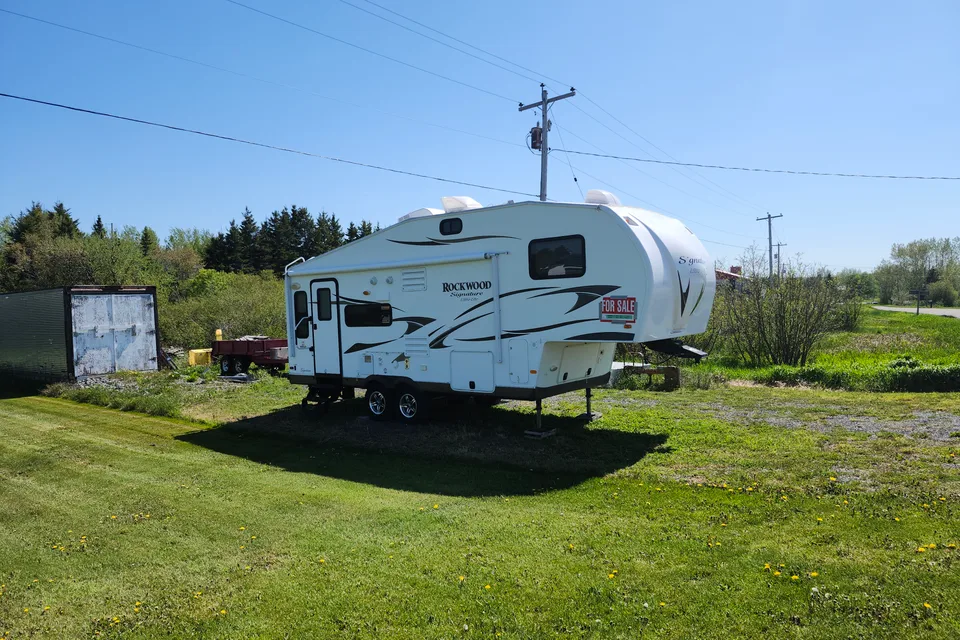 Fred J' Ultra Lite Fifth Wheel