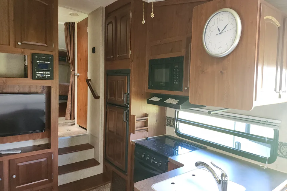 Fred J' Ultra Lite Fifth Wheel