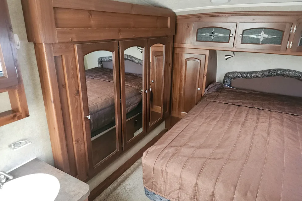 Fred J' Ultra Lite Fifth Wheel