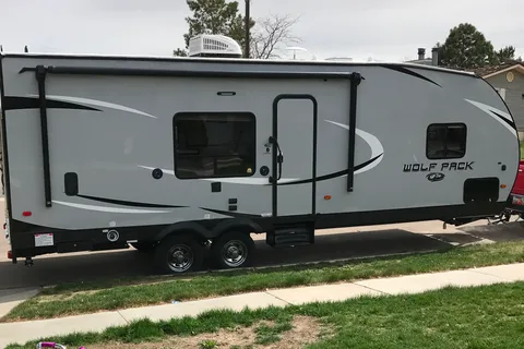 Family and pet friendly toy hauler RV Wolfpack 24pack14 Toy Hauler