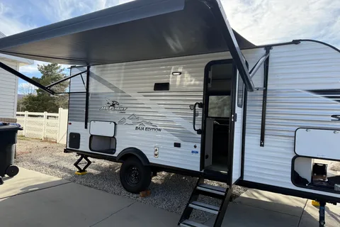 Christy's Jayco 197MBW  SLX Baja Edition Travel Trailer