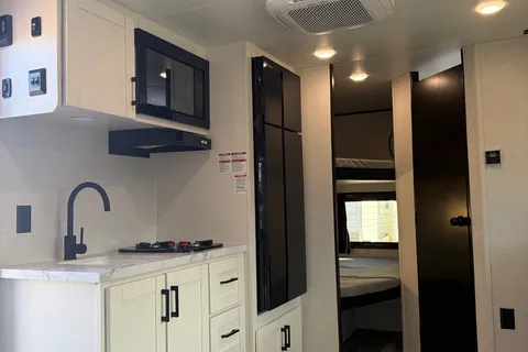 Christy's Jayco 197MBW  SLX Baja Edition Travel Trailer