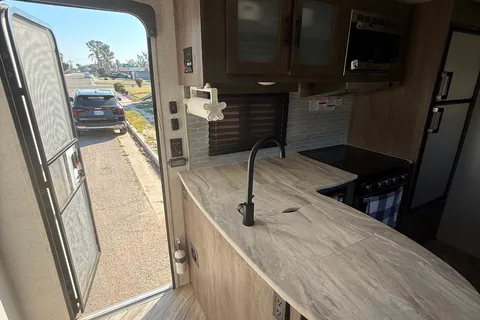 Family Friendly 2022 Cruise Lite Trailer