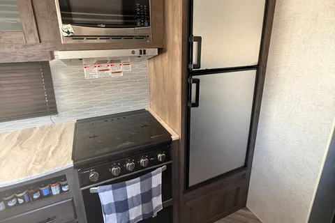 Family Friendly 2022 Cruise Lite Trailer