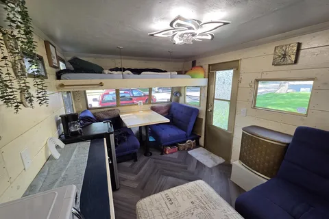 ☀️ Meet Sunny — Your Cozy, Retro-Inspired Travel Trailer