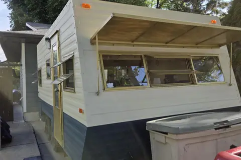 ☀️ Meet Sunny — Your Cozy, Retro-Inspired Travel Trailer