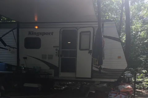 Perfect layout w bunks, AC, heat, washroom.