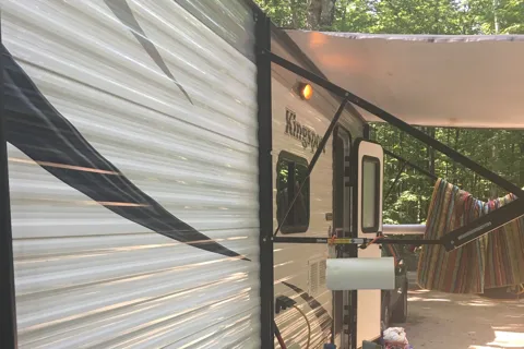 Perfect layout w bunks, AC, heat, washroom.