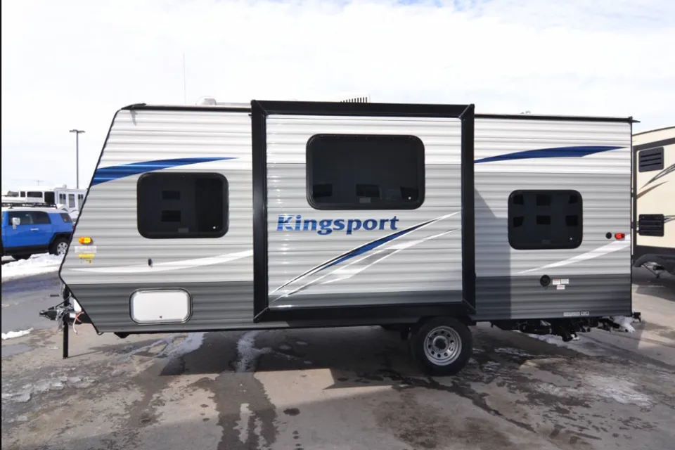 Perfect layout w bunks, AC, heat, washroom.