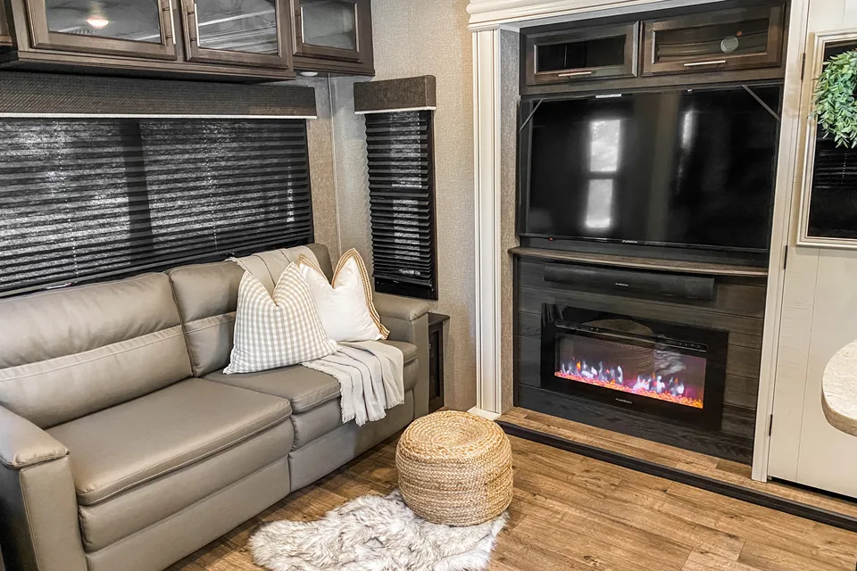 Luxury Camping - Jayco Eagle 330RSTS