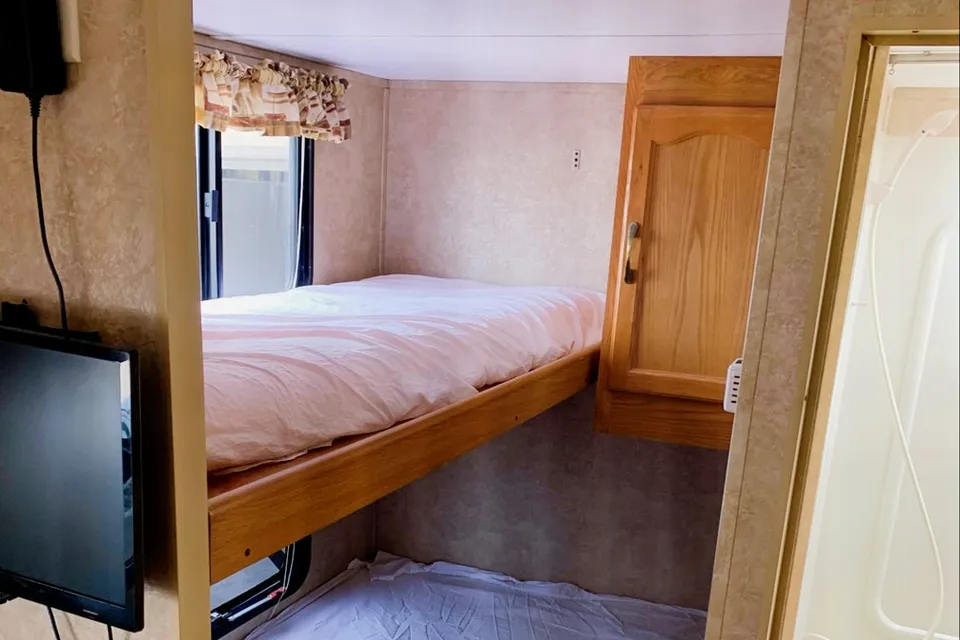 RV for Rent – Your Home on Wheels!