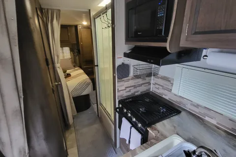 RV Trippin - "Clyde" Coachmen Freelander 27QB
