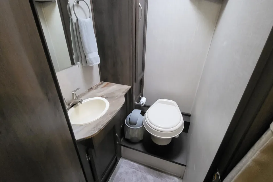 RV Trippin - "Clyde" Coachmen Freelander 27QB