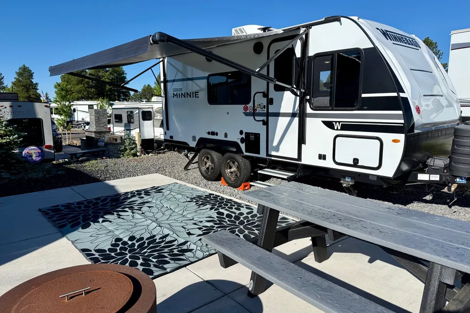Roam & Rise RV Rentals | Winnebago Micro Minnie Travel Trailer
