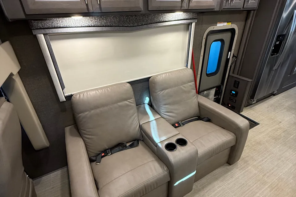 2022 Thor Motor Coach Challenger 37DS Class A
