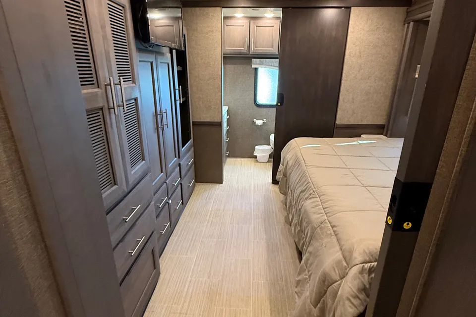 2022 Thor Motor Coach Challenger 37DS Class A
