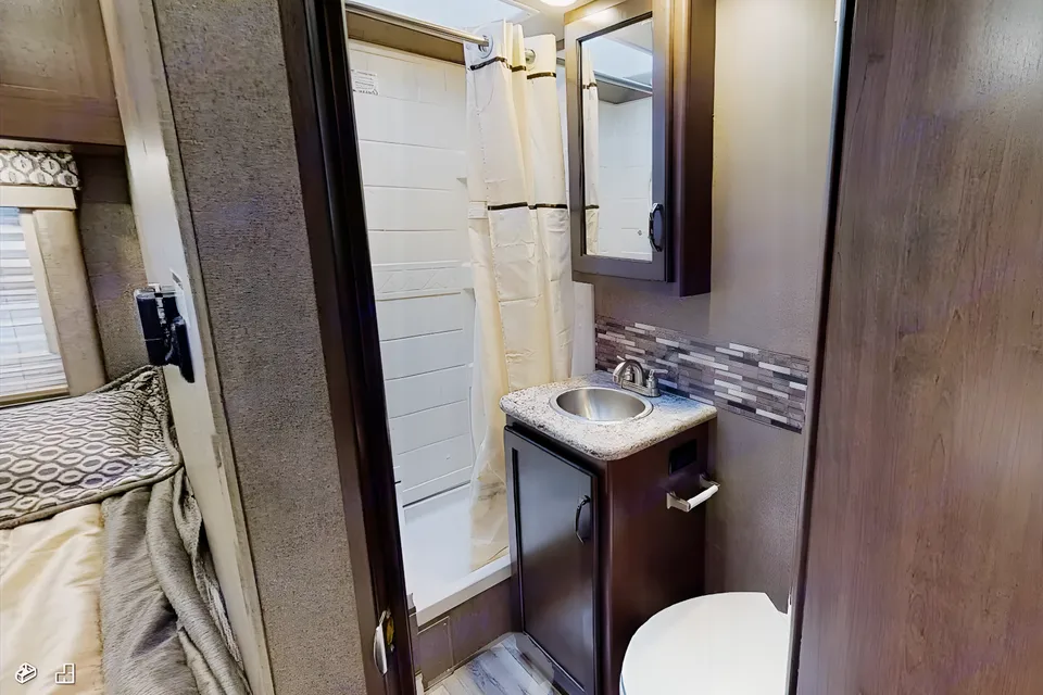 Family 2019 Chevrolet Motorhome - Thor Freedom Elite Class C