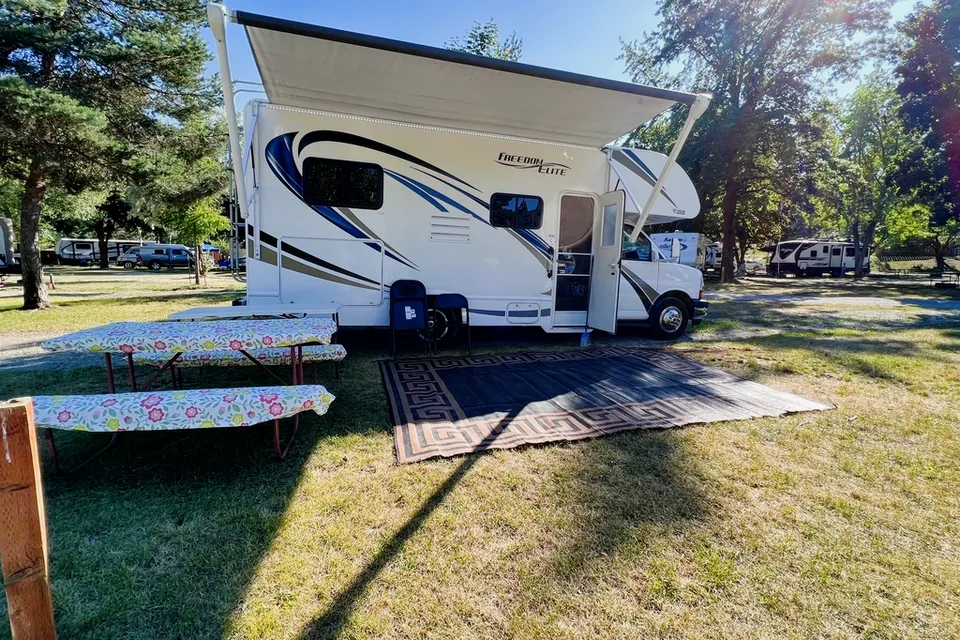 Family 2019 Chevrolet Motorhome - Thor Freedom Elite Class C