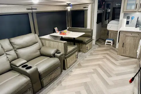 Glamping Made Easy! Full Size Bathroom!! Pet Friendly 
