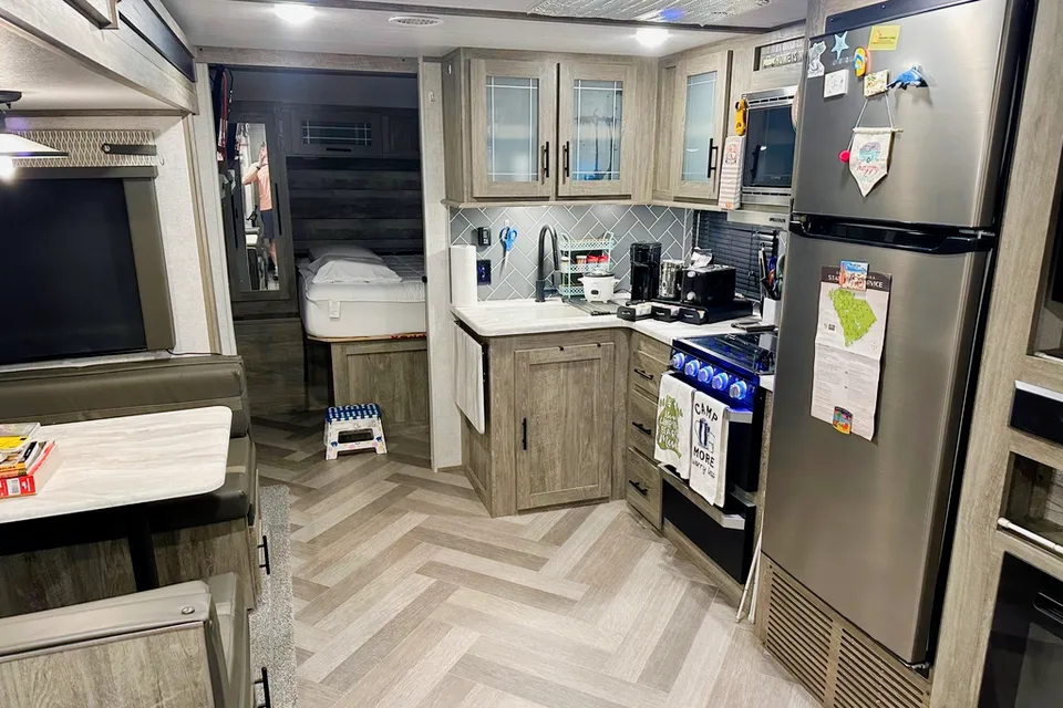 Glamping Made Easy! Full Size Bathroom!! Pet Friendly