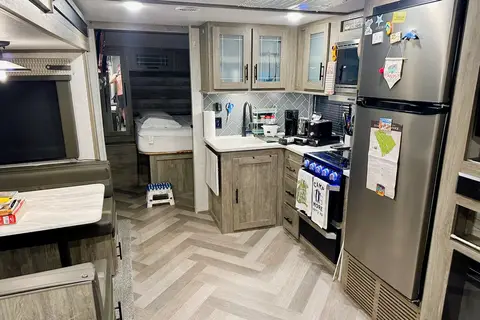 Glamping Made Easy! Full Size Bathroom!! Pet Friendly 