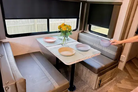 Glamping Made Easy! Full Size Bathroom!! Pet Friendly 