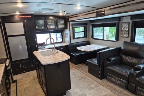 Potter's Paradise Grand Design 2670MK Travel Trailer