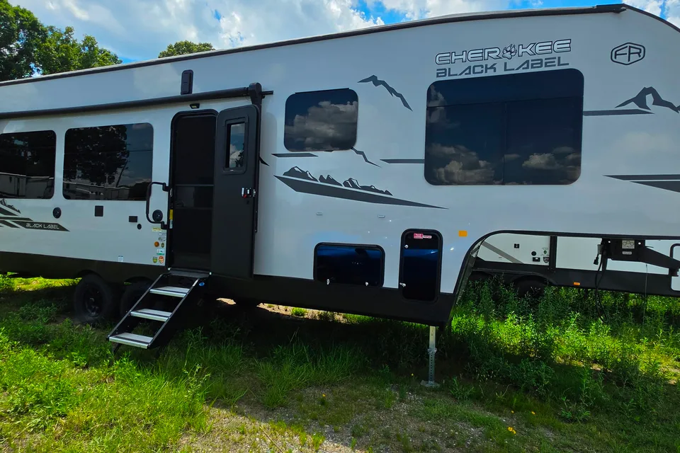 Shermans- Black Label Fifth Wheel Getaway