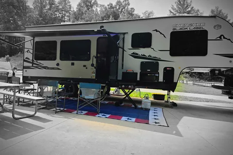 Shermans- Black Label Fifth Wheel Getaway