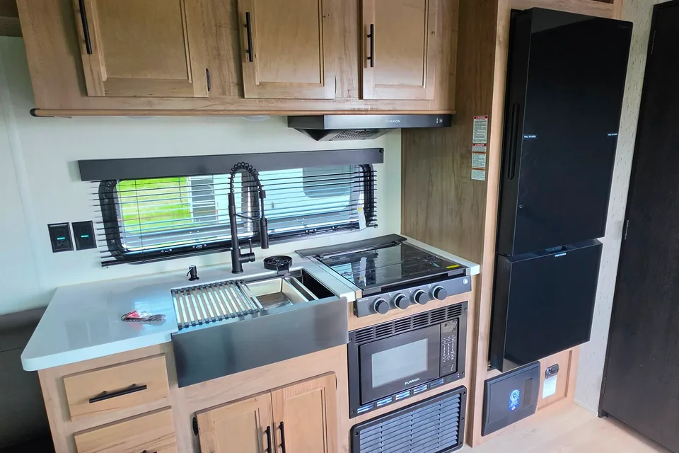 Shermans- Black Label Fifth Wheel Getaway