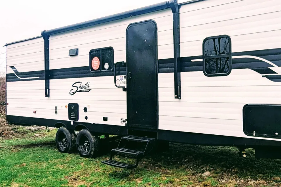 Adventure-Ready 2025 Shasta i5 526DB Bunkhouse – Sleeps 8-10 | Meet "Juno"