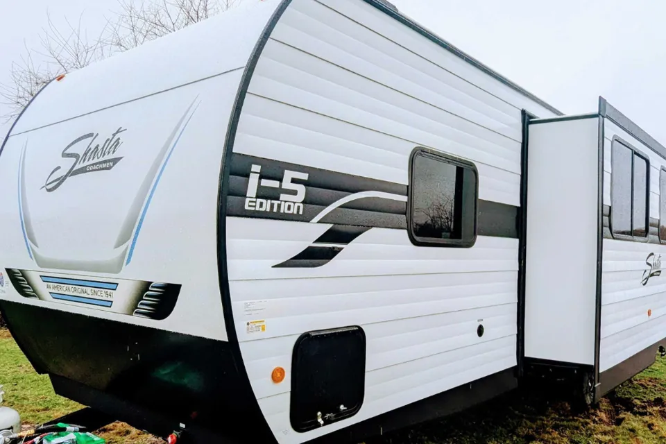 Adventure-Ready 2025 Shasta i5 526DB Bunkhouse – Sleeps 8-10 | Meet "Juno"