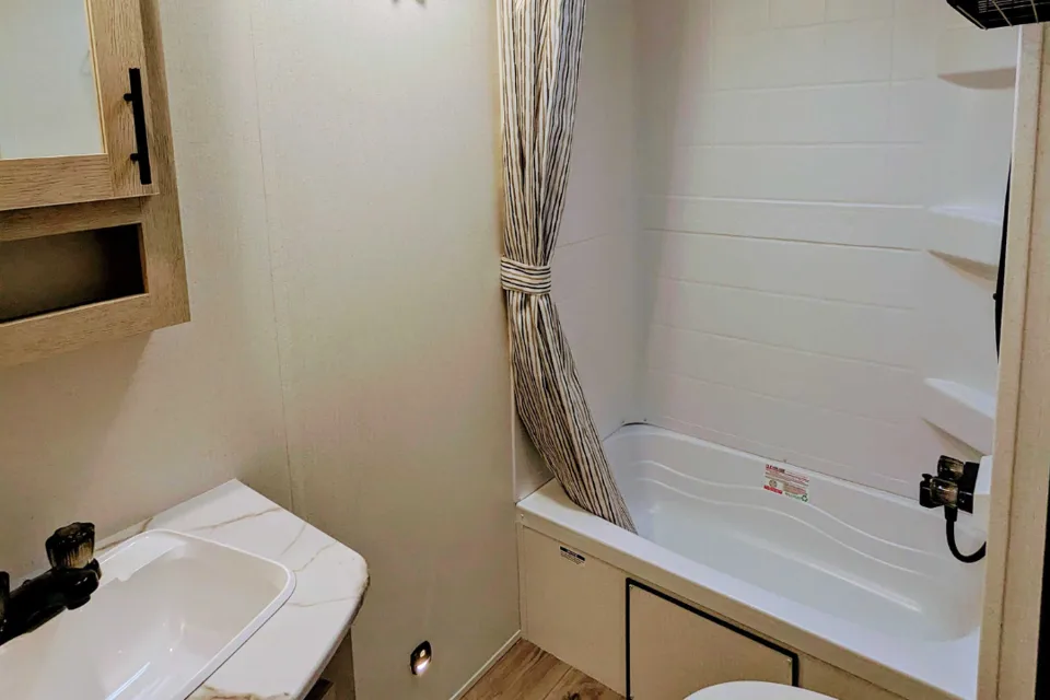 Adventure-Ready 2025 Shasta i5 526DB Bunkhouse – Sleeps 8-10 | Meet "Juno"