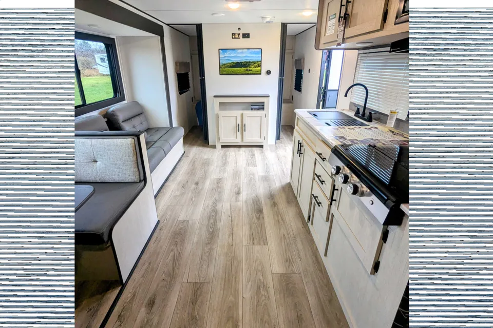 Adventure-Ready 2025 Shasta i5 526DB Bunkhouse – Sleeps 8-10 | Meet "Juno"
